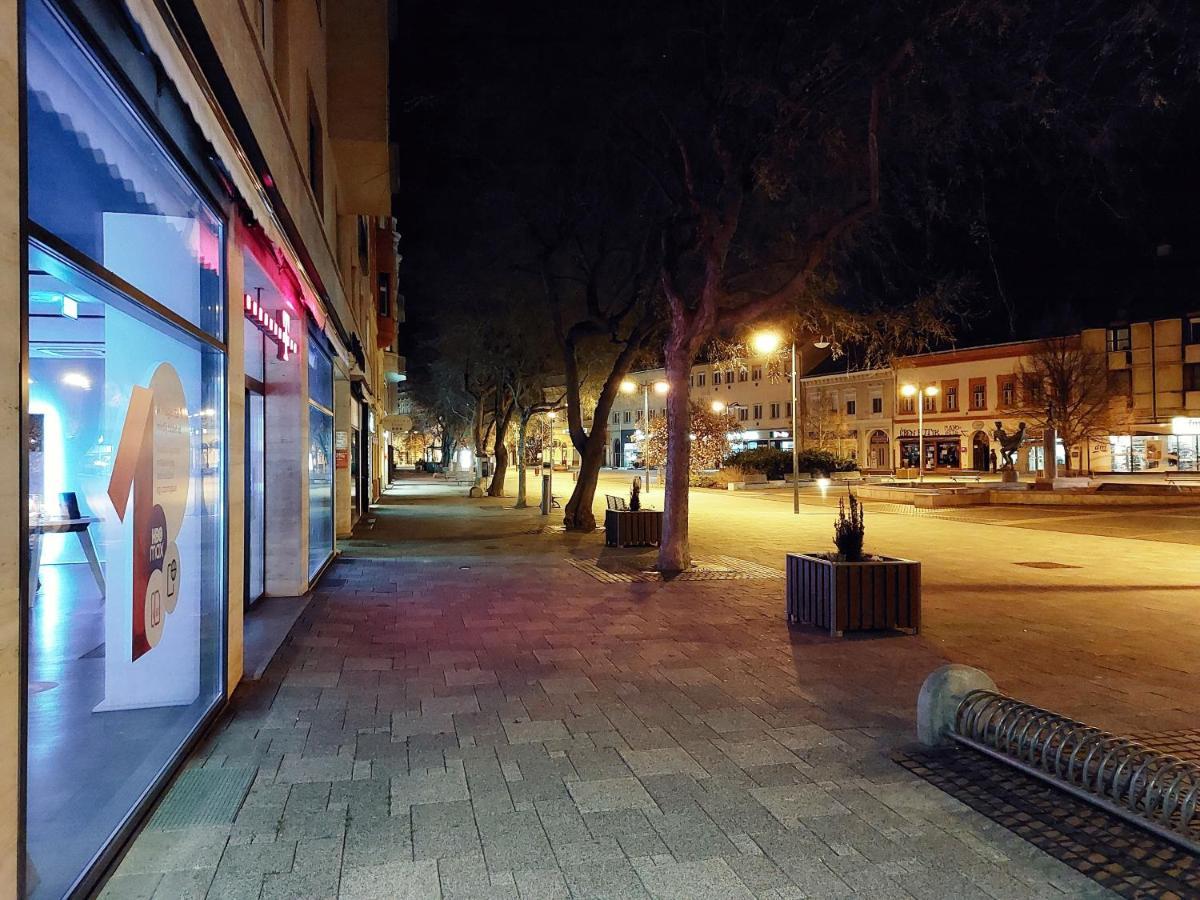 Square 16 Apartman - Absolutely Central Location With Self Check In Szombathely Kültér fotó