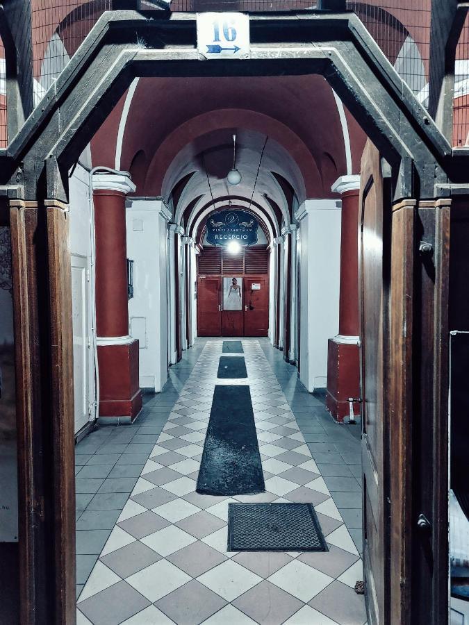Square 16 Apartman - Absolutely Central Location With Self Check In Szombathely Kültér fotó