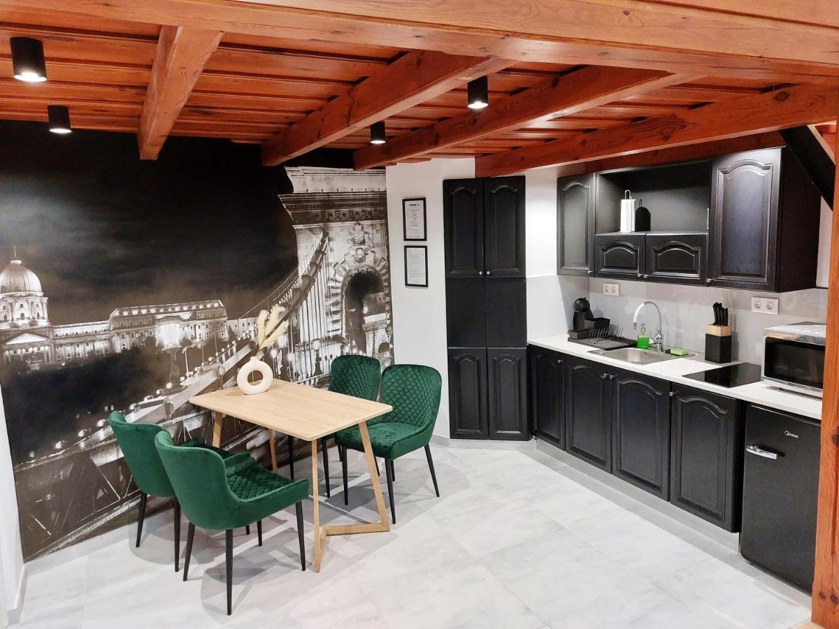Square 16 Apartman - Absolutely Central Location With Self Check In Szombathely Kültér fotó