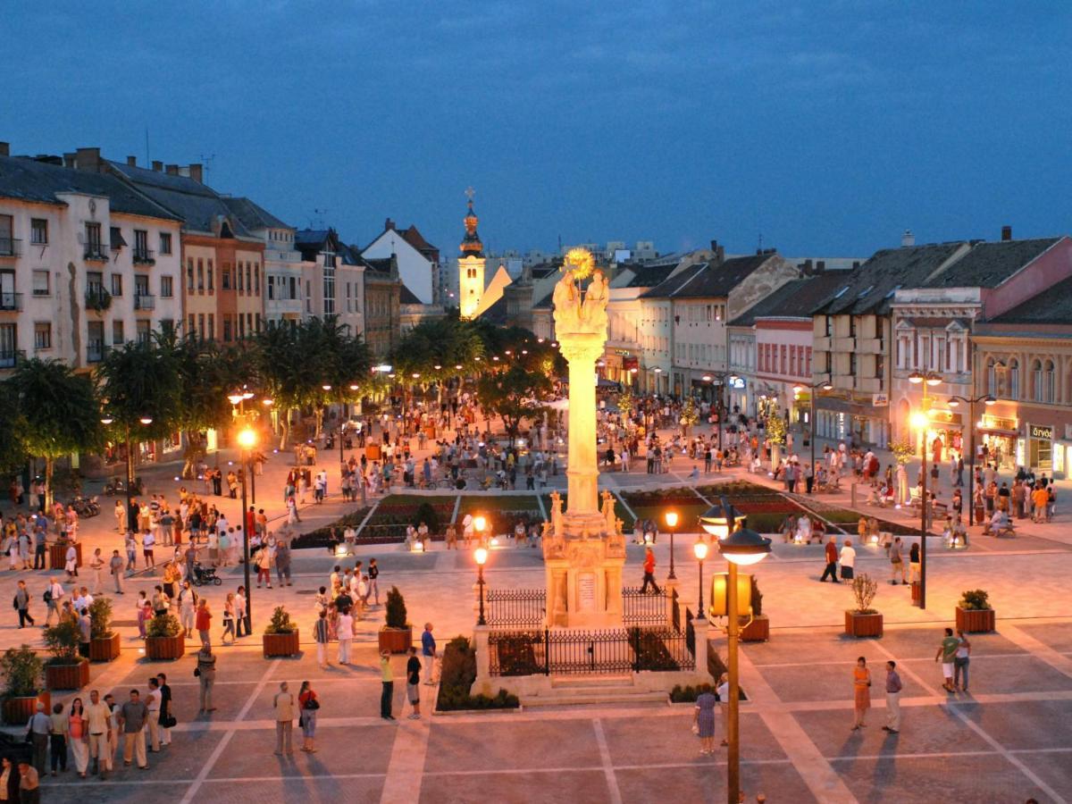 Square 16 Apartman - Absolutely Central Location With Self Check In Szombathely Kültér fotó